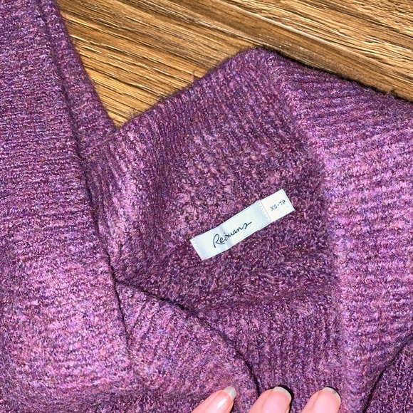 Purple off shoulders shirt - Picture 2 of 2